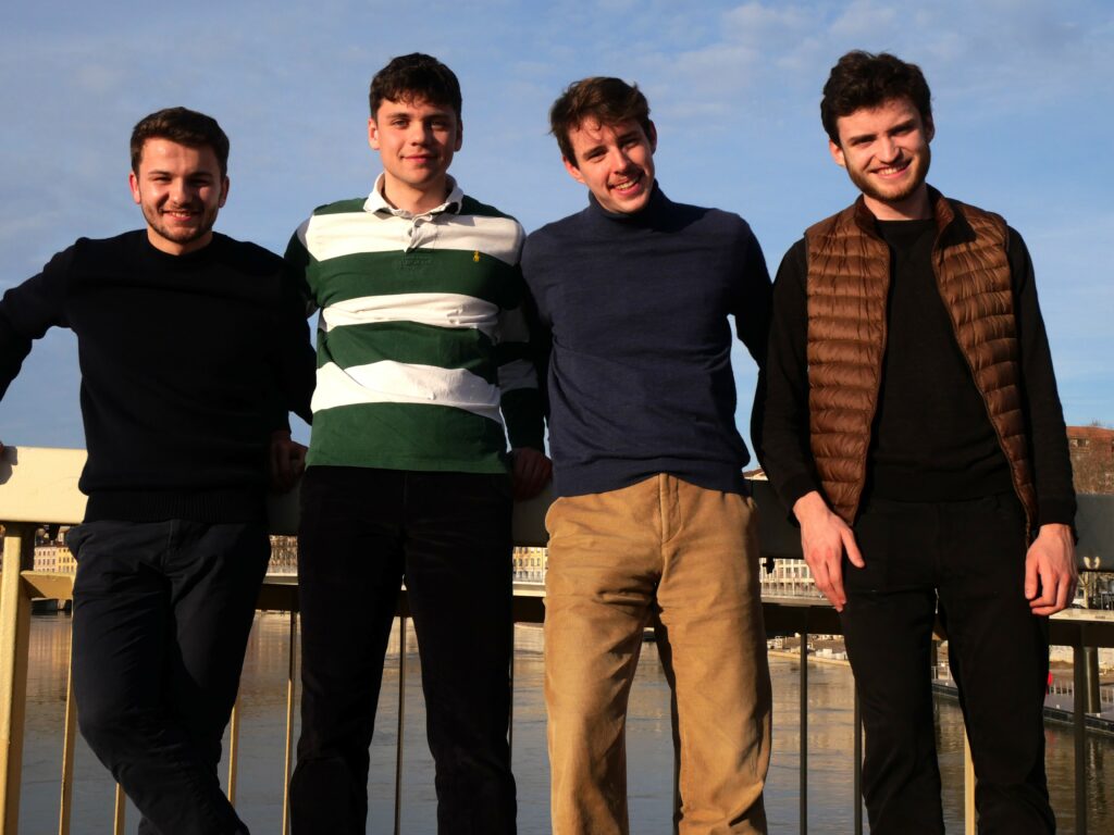 Paul, Antoine, Pierre-Etienne et Maxence - Route vers le Mékong